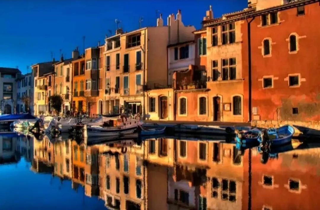 Les Hebergements De La Plage En Ville Martigues Bilik gambar